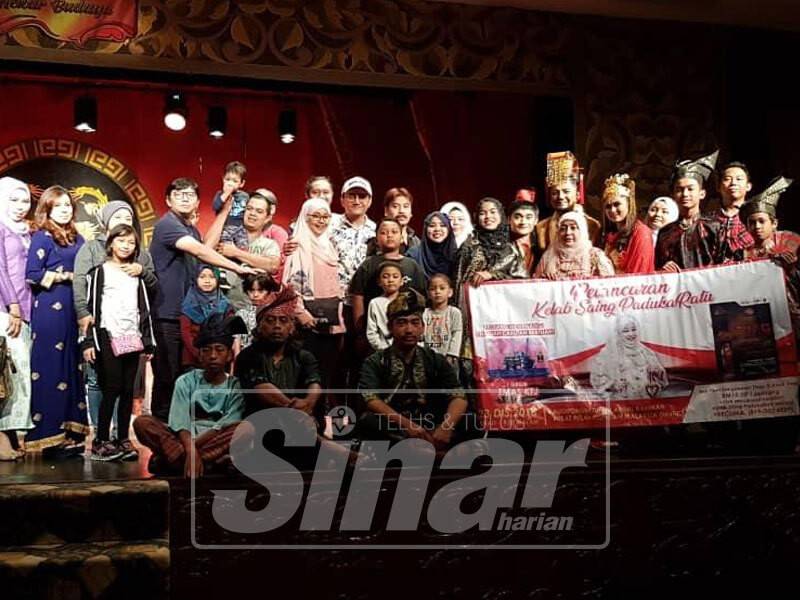 Sebahagian ahli kelab yang terlibat menonton Teater Bangsawan Zhad Si Anak Yatim baru-baru ini.