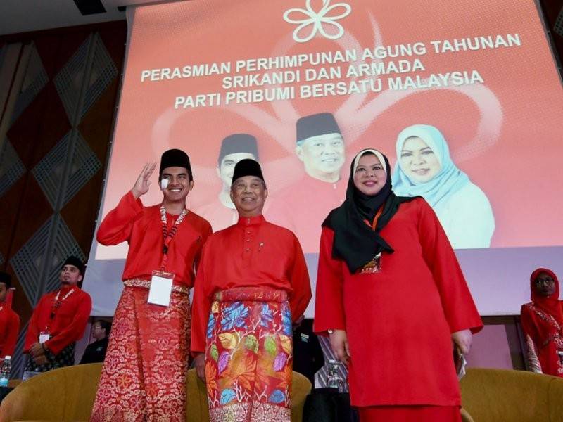 Presiden Parti Pribumi Bersatu Malaysia (Bersatu) Tan Sri Muhyiddin Yassin bersama Ketua Angkatan Bersatu Anak Muda (Armada) Parti Pribumi Bersatu Syed Saddiq Syed Abdul Rahman dan Ketua Srikandi Bersatu Datuk Seri Rina Harun pada Majlis Perasmian Perhimpunan Agung Tahunan Srikandi & Armada Parti Pribumi Bersatu Malaysia (Bersatu) di Pusat Konvensyen Antarabangsa Putrajaya (PICC). Foto: Bernama