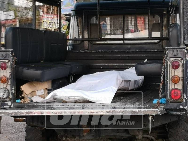 Mayat mangsa dibawa ke HSB untuk bedah siasat.