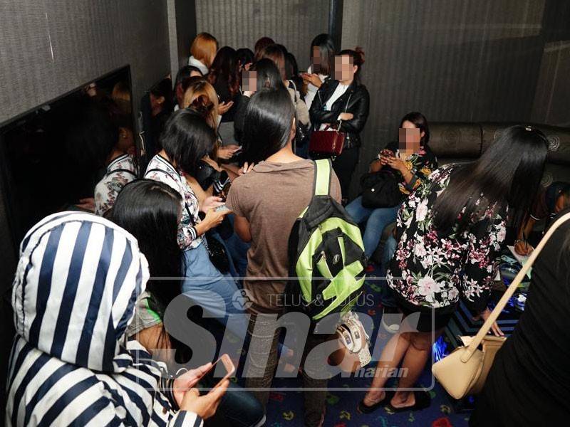 Sebahagian wanita yang ditahan dalam operasi berkenaan.