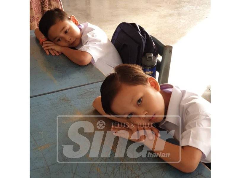 Aksi dua murid yang sempat dirakamkan.