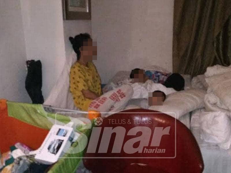 Anak-anak turut berada di sebuah bilik hotel, tempat melepas gian penagih dadah.
