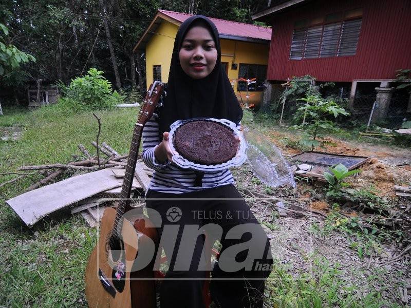 Rabiatul berhasrat belajar kemahiran menghasilkan kek untuk membantu keluarganya.