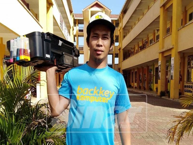 Kebolehan Suddin Runner juga turut merangkumi kemahiran membaiki 'printer'.