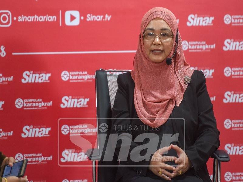 Prof Dr Faridah Awang ketika sesi SinarLive bersama Moderator, Haslina Kamaluddin. - Foto Sinar Harian oleh SHARIFUDIN ABDUL RAHIM