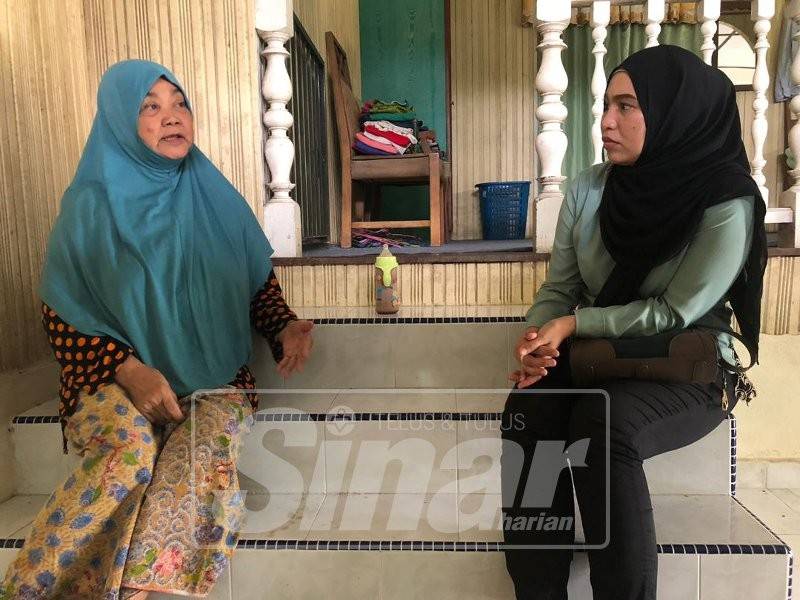 Kunjungan wartawan menggamit memori Hasnah (kiri) terhadap kisah gedebey Mat Zin Korea.