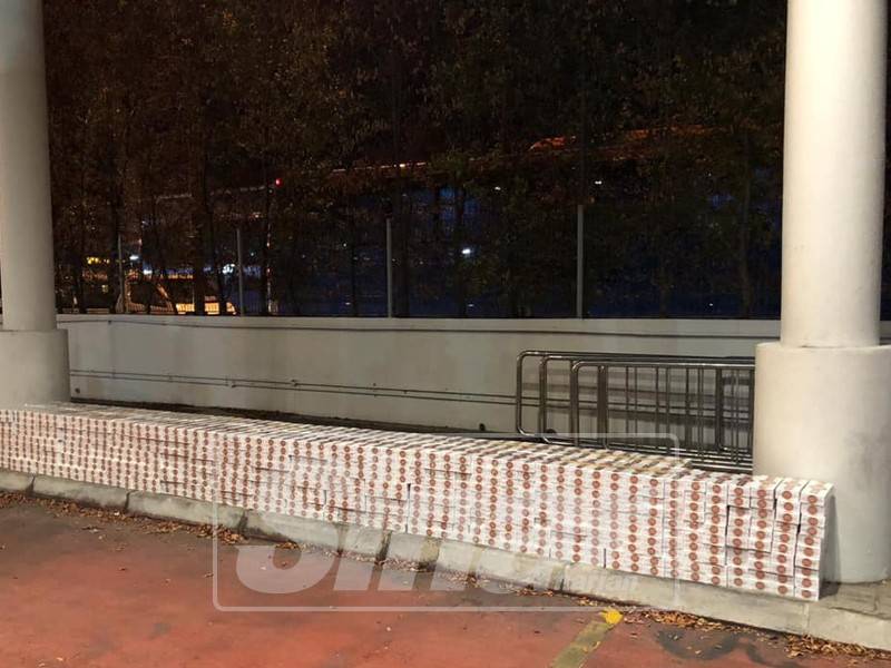 Rokok tidak dibayar duti dan cukai yang cuba diseludup. - Foto : Ihsan Facebook Immigration & Checkpoints Authority
