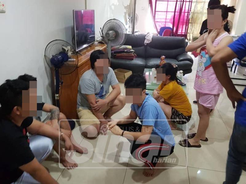 Antara individu yang ditahan.