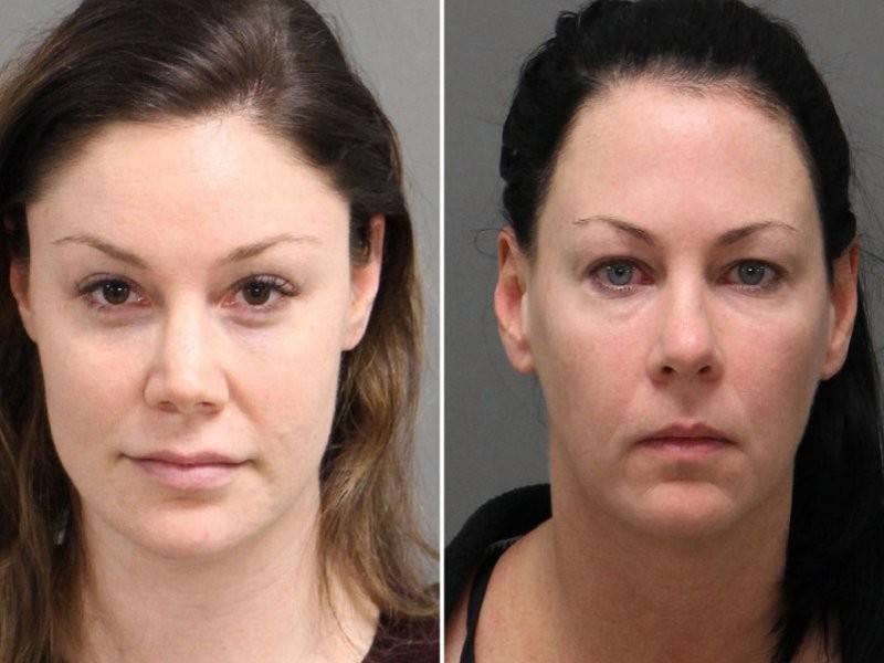 Amber Harrell (kiri) dan Jessica Fowler dituduh melakukan penculikan darjah kedua dan serangan seksual ke atas mangsa.
