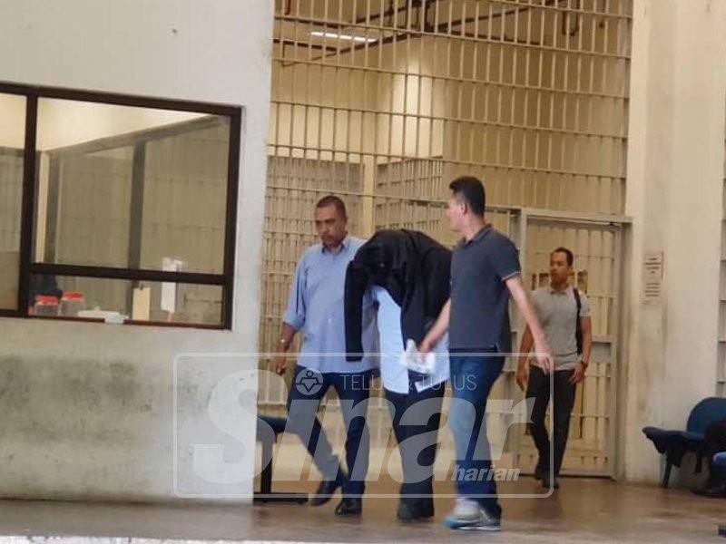 Datuk Seri dibebaskan dengan jaminan polis sekepas ditahan sejak Selasa lalu.
