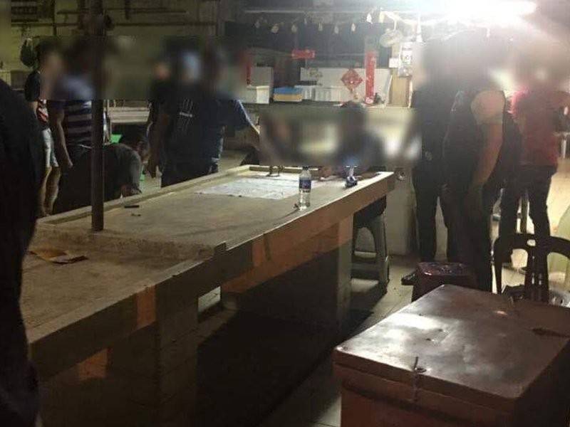 Pemeriksaan dilakukan polis ketika Op Dadu, semalam. - Foto PDRM Johor