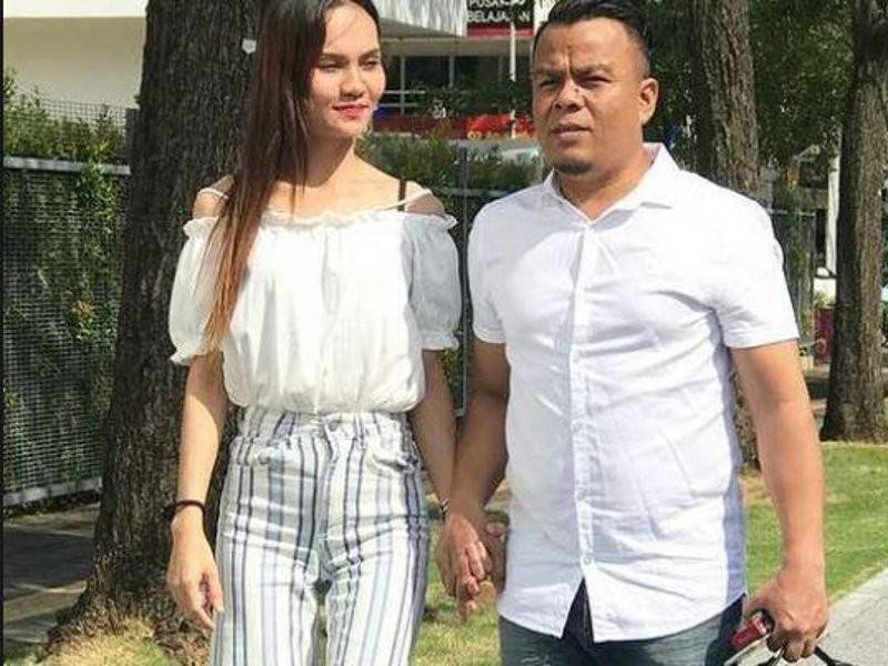 Tauke dan isteri. Foto: Instagram Tauke Jambu