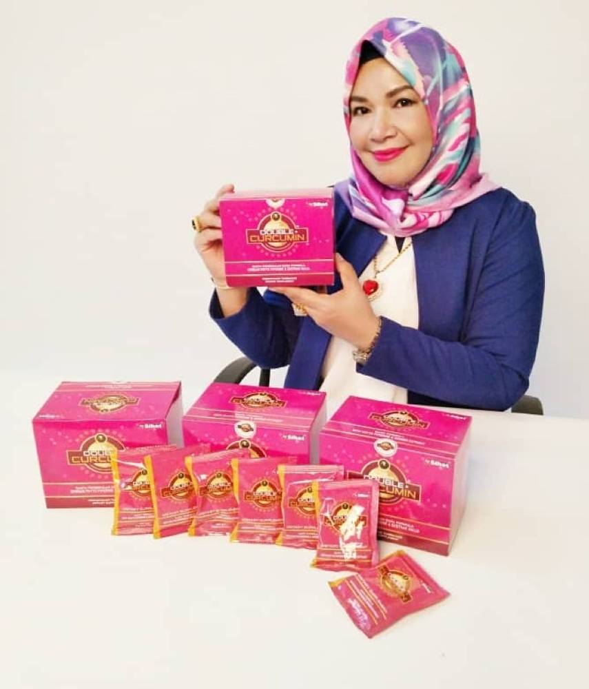 
Nurzunaini menunjukkan produk inovasi AD yang berjaya dijual 1,000 kotak sejak Mac 2018.