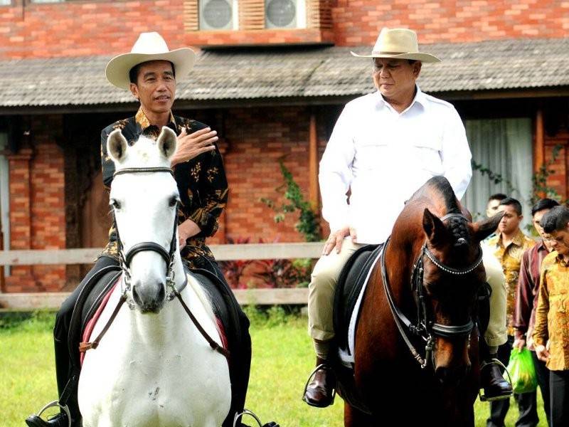 Prabowo (kanan) dan Jokowi dua calon pilihan raya presiden (Pilpres) 2019.