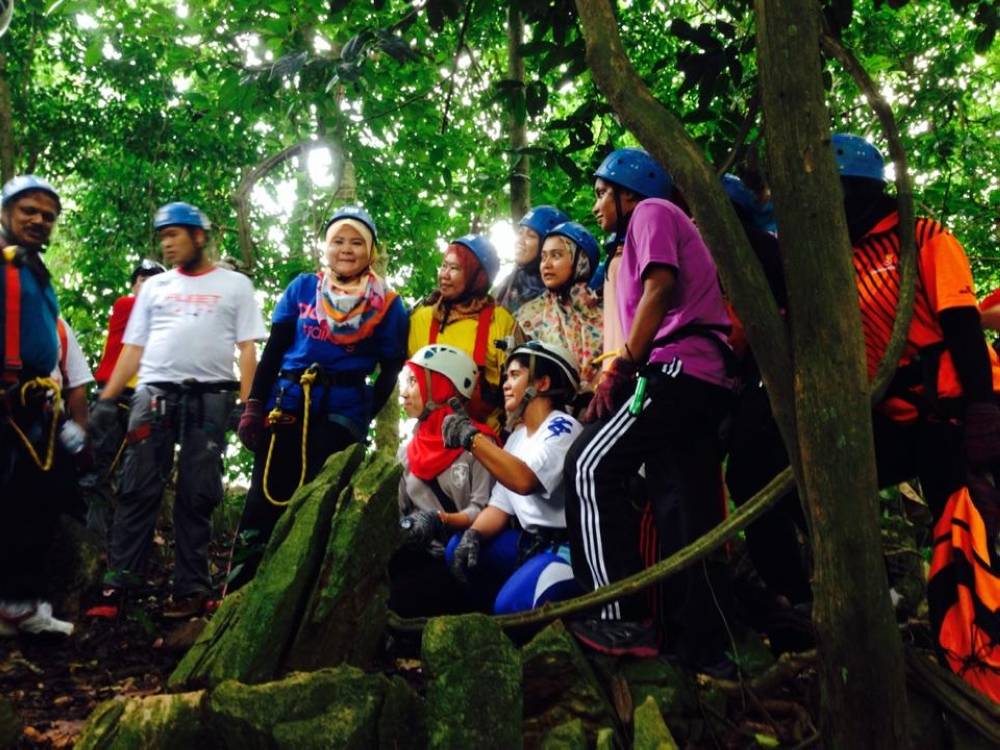 PANAROMA puncak Gua Damai yang mempesona.