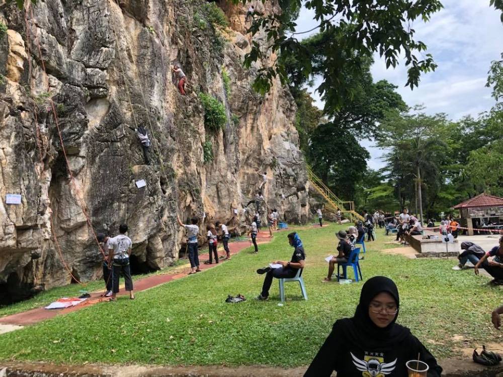 Peluang mendaki terbuka kepada semua peringkat usia.