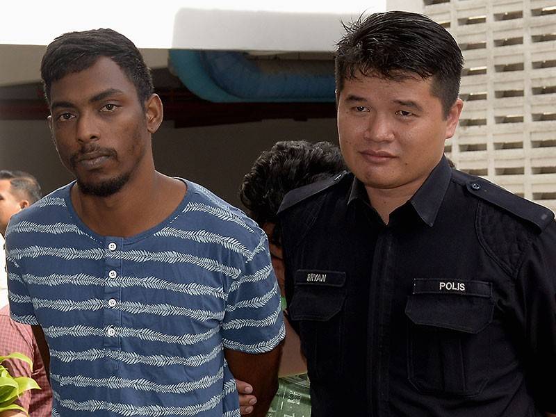 M D Ozziram 25, dihadapkan ke Mahkamah Majistret atas tuduhan membunuh seorang bekas calon Anggota Jawatankuasa Angkatan Muda Keadilan (AMK) cabang Shah Alam M. Thiyahu, 30, pada 7 Jan lepas. - Foto Bernama