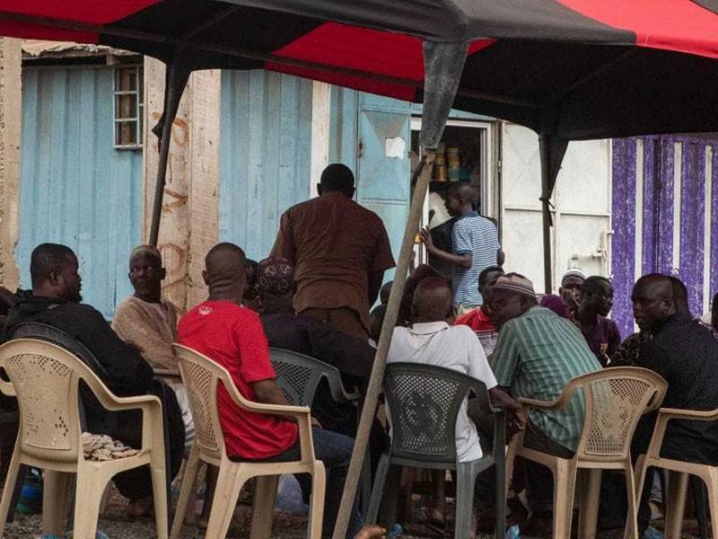 Ahli keluarga dan rakan-rakan berkumpul di kediaman ibu-bapa mangsa di Accra.