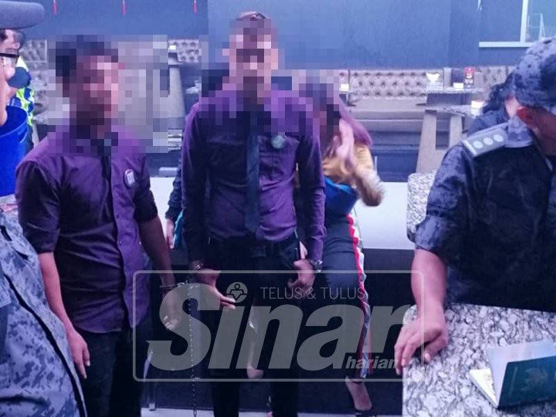 Dua pekerja warga Nepal turut ditahan kerana menyalahgunakan permit kerja. 