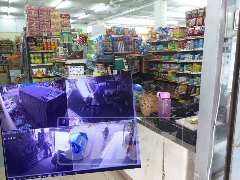 Rakaman CCTV merakamkan kehadiran suspek menaiki Perodua Myvi warna biru.