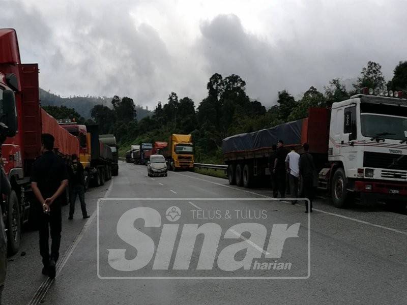 Kedegilan segelintir operator lori patuhi peraturan had muatan menjadi faktor kerosakan jalan di laluan Kuala Jeneris-Kenyir-Aring.