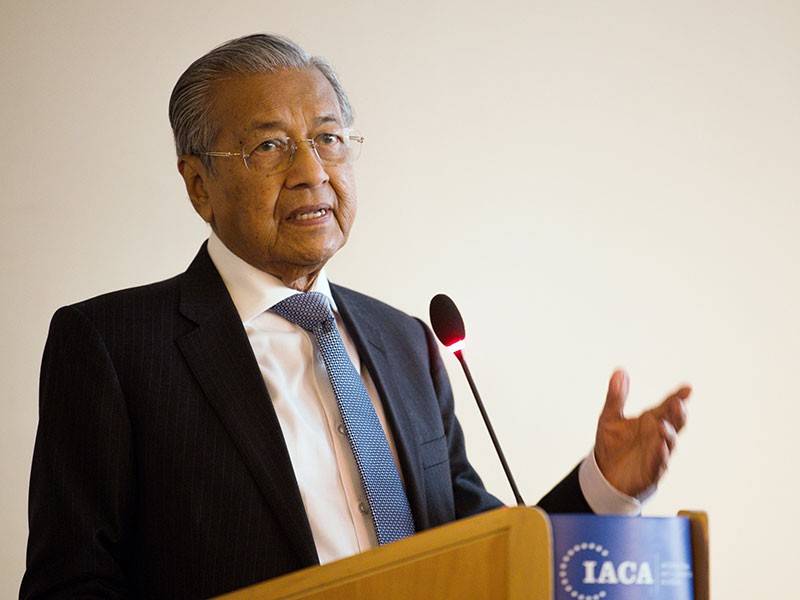 Perdana Menteri, Tun Dr Mahathir Mohamad menyampaikan syarahan bertajuk 'Memerangi Rasuah di Malaysia: Pencapaian, Cabaran dan Perspektif' di International Anti Corruption Academy (IACA), hari ini. - Foto Bernama