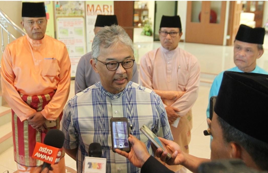 Al-Sultan Abdullah pada sidang media selepas mempengerusikan Jumaah Pangkuan Diraja Negeri Pahang di Majlis Ugama Islam dan Adat Resam Melayu Pahang (MUIP) sini, hari ini.