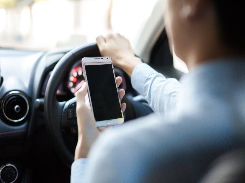 Bahaya guna telefon bimbit ketika memandu