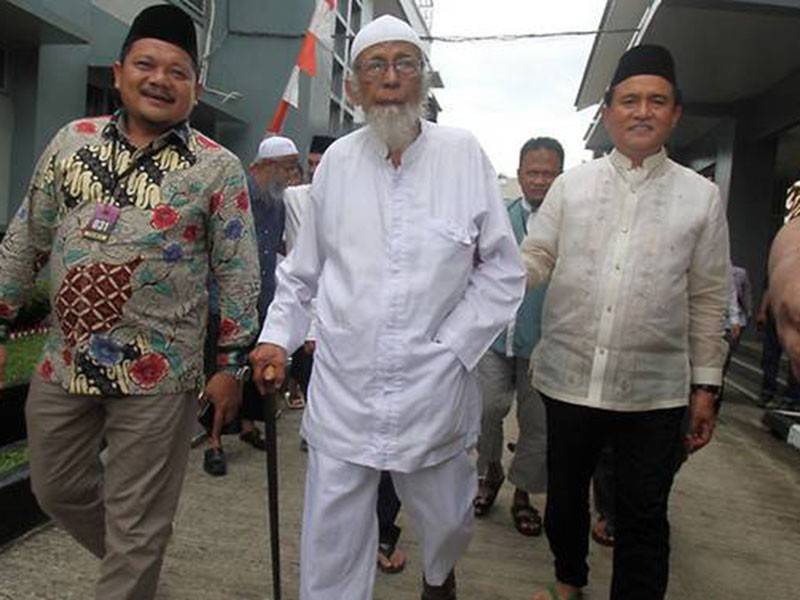 Abu Bakar (tengah) dijatuhi hukuman penjara 15 tahun pada 2011.