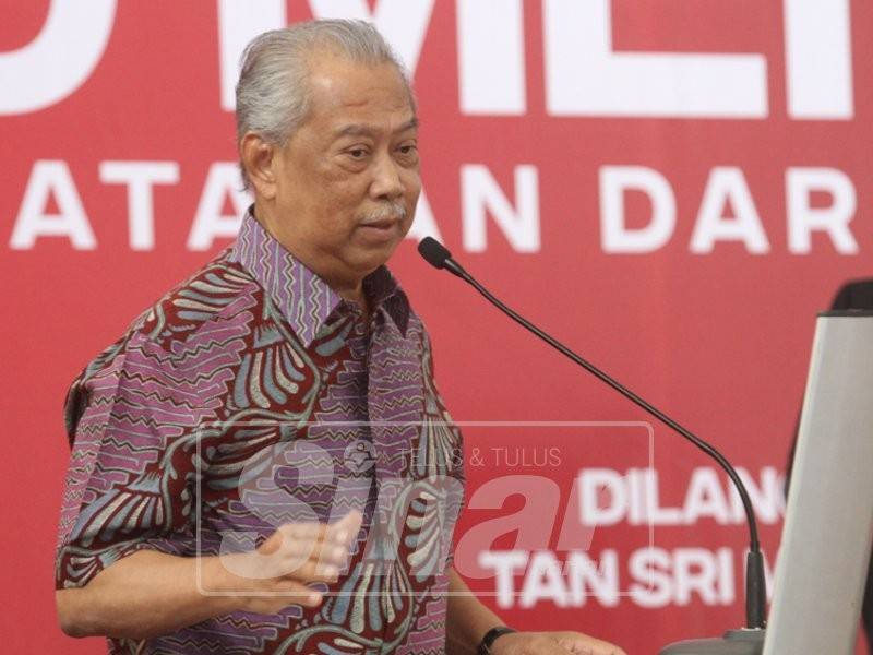 Muhyiddin ketika menyampaikan ucapan perasmian pelancaran Buku 9 Mei 2018 Catatan Dari Garis Depan di AEON AU, Setiawangsa.