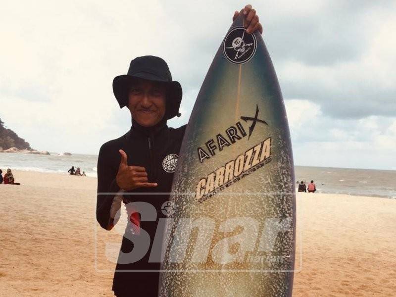 Bertudung tidak menghalang Mona Rasidah aktif dalam sukan lasak ini.