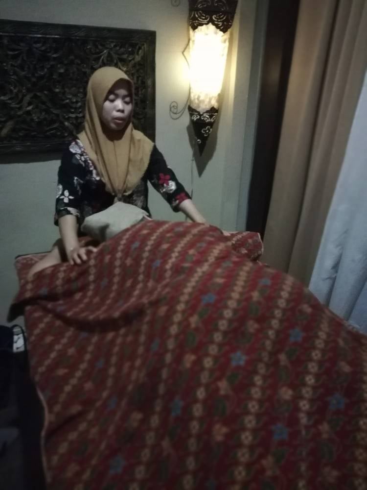 Urutan oleh juruterapi berpengalaman. 