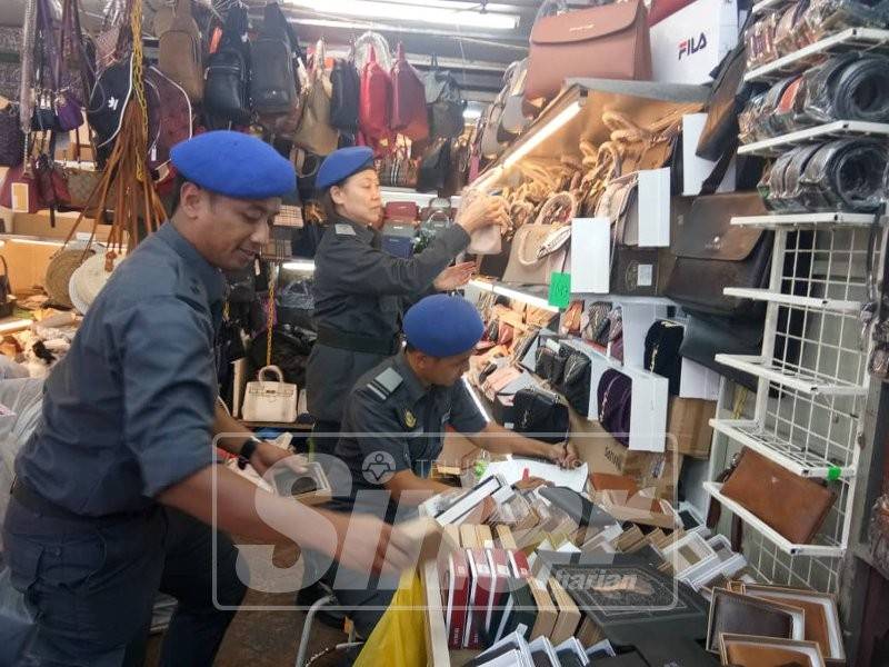  Penjual barang  tiruan cabut lari