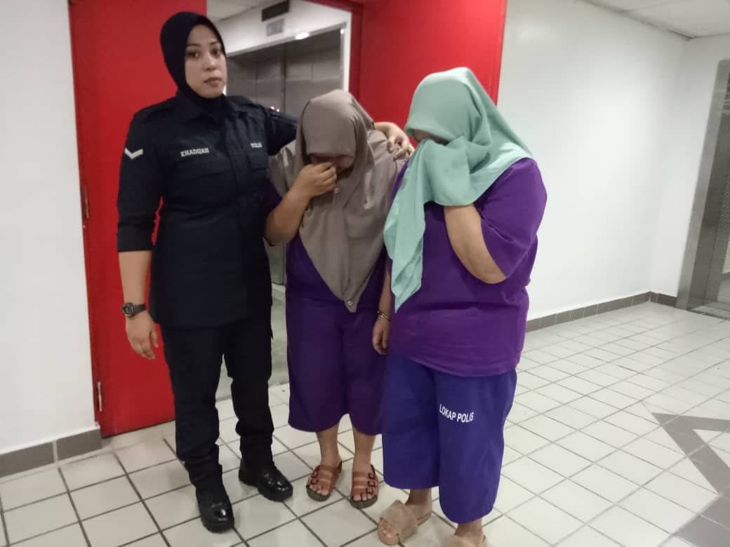 Dua beradik dihadapkan ke Mahkamah Majistret Kuala Terengganu hari ini atas dakwaan mencuri.