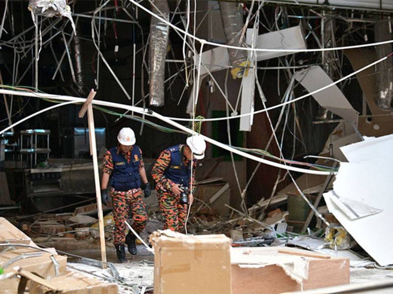 Letupan di pusat membeli- belah CityOne Megamall Disember tahun lalu.