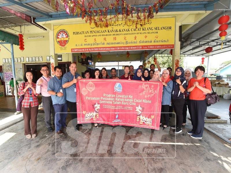 PNHB dan Peka ketika lawatan CSR mereka ke PPKKCK.