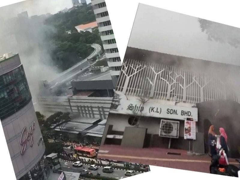 Pengunjung bergegas keluar dari Pertama Kompleks, dalam kejadian kebakaran, petang tadi. Foto: Facebook