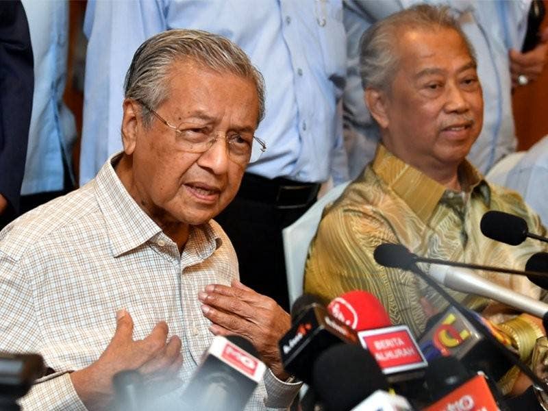 Perdana Menteri yang juga Pengerusi Pakatan Harapan (PH) Tun Dr Mahathir Mohamad bersama Presiden Parti Pribumi Bersatu Malaysia (BERSATU) Tan Sri Muhyiddin Yassin semasa sidang media selepas mempengerusikan Mesyuarat Majlis Presiden Pakatan Harapan di Yayasan Kepimpinan Perdana hari ini. - Foto Bernama