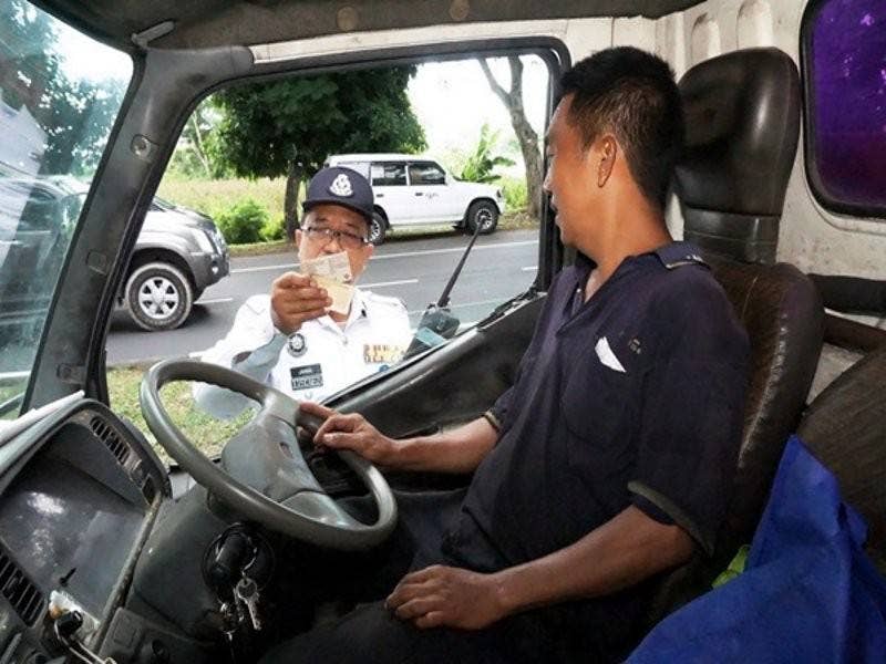 Empat jalan raya di daerah ini yang banyak berlaku kemalangan jalan raya menjadi tumpuan pelaksanaan Op Selamat 14 sempena Tahun Baharu Cina. - Foto Bernama