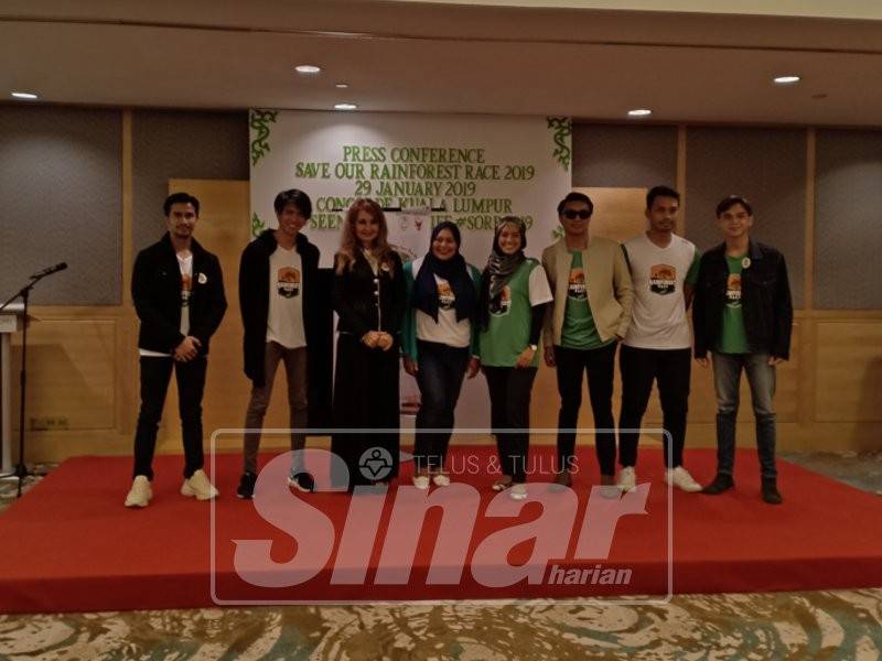 Shariffa Sabrina (tiga, kiri) bersama selebriti yang menyokong dan menjadi 'Friends of SORR 2019'.