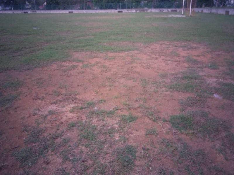 Keadaan padang SK Subang Bestari 2 yang masih belum dapat dibaiki
kerana kekurangan dana.
