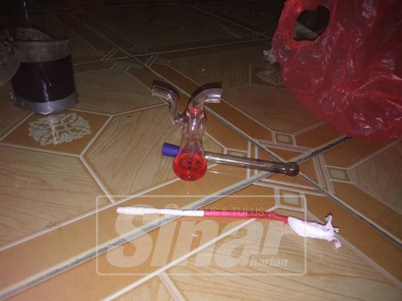 Antara peralatan yang dipercayai digunakan suspek untuk menghisap dadah.