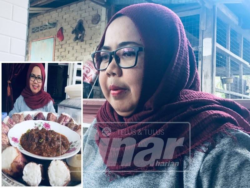Latifah turut menjual lemang periuk kera kepada warga Kuantan.