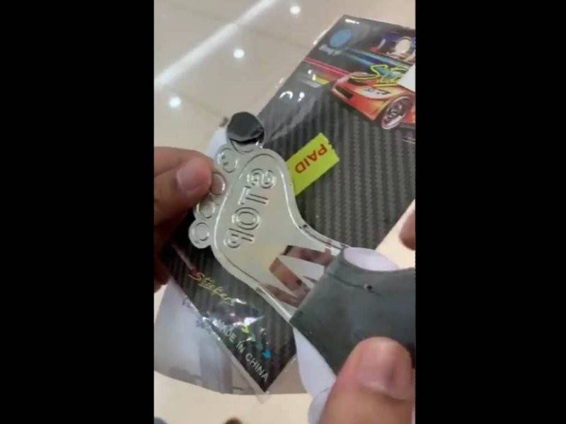 Paparan skrin video yang tular di media sosial.