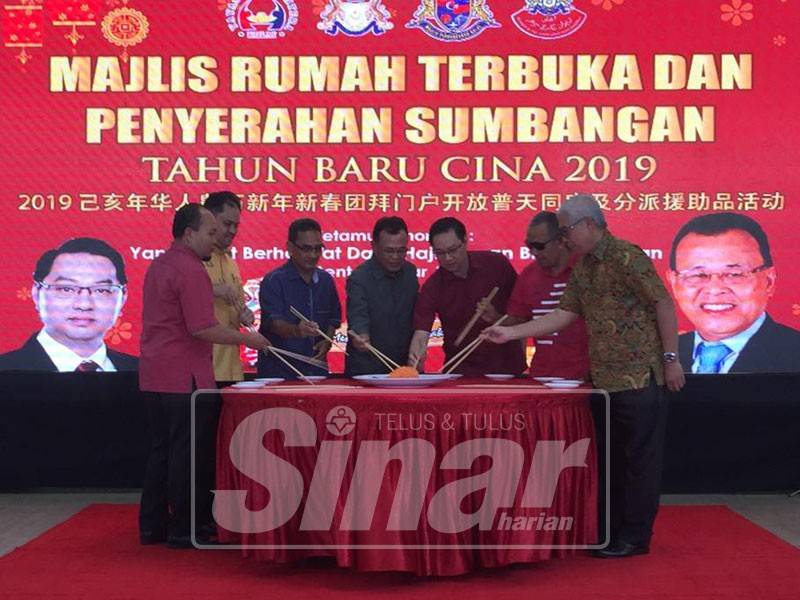 Ijazah palsu, MB Johor hanya tersenyum