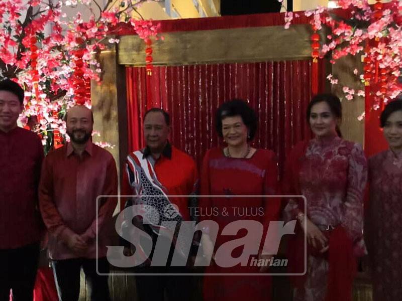 Sultan, Sultanah Kedah cemar duli hadir Karnival Tahun Baharu Cina.