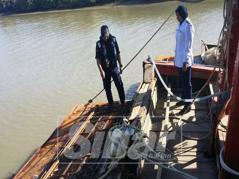 Kedua-dua buah bot dibawa ke Jeti Zon Maritim Kuala Kedah untuk tindakan lanjut.