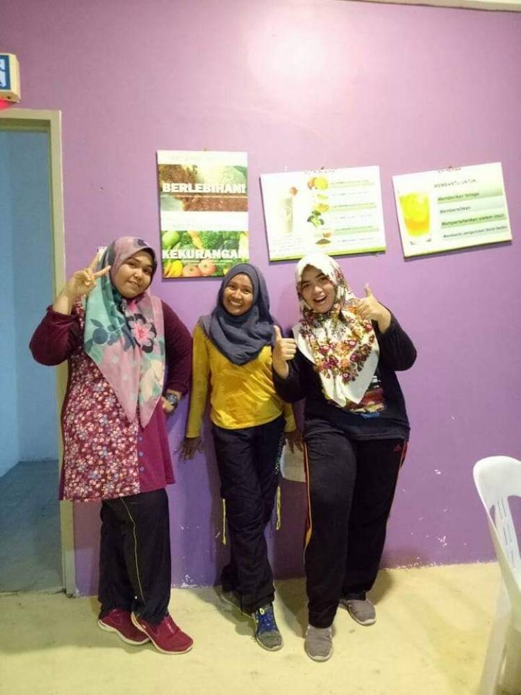 
SEBELUM. Afza Nor Liyana (kanan) ketika pembabitan awalnya dalam zumba. 