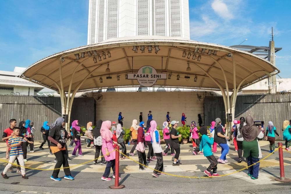 Zumba menjadi trend senaman masa kini. 