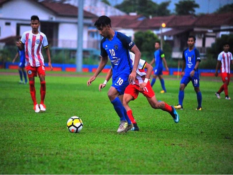 Sebahagian daripada aksi dipamerkan salah seorang aksi pemain JDT IV.